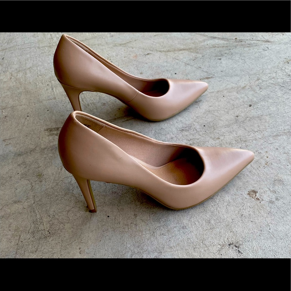 Great new tan heels for $20 in the size of 6.5.
